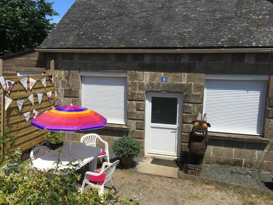 Detached Cottage On The Edge Of Town Pluméliau Exterior foto